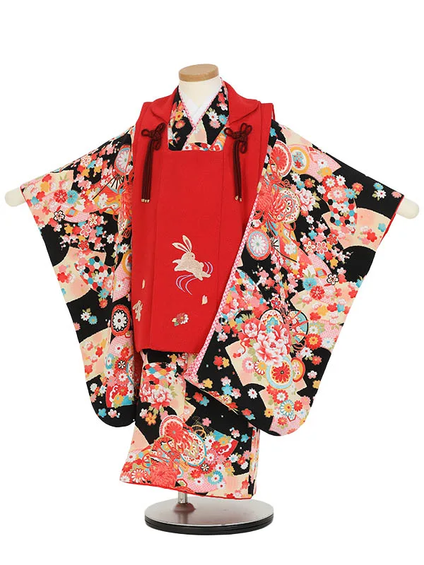 七五三(3歳女被布)K374 赤×黒 四季の花々 牡丹に鼓 菊 梅 桜 地紙