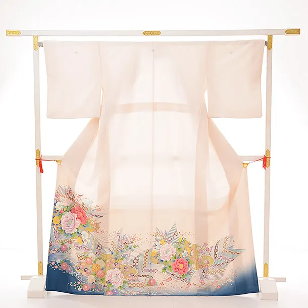 色留袖レンタル 716 JAPAN STYLE ﾋﾟﾝｸﾍﾞｰｼﾞｭ地 ぼたん