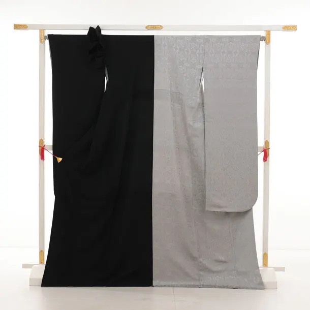 振袖レンタル1545　シルバーグレー 黒 片身替り フリル