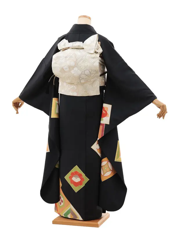 振袖レンタル1547　黒地ラメ×吉祥文様