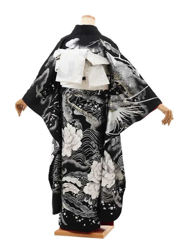 振袖レンタル1549　黒地 銀彩 波に牡丹 龍と鳳凰