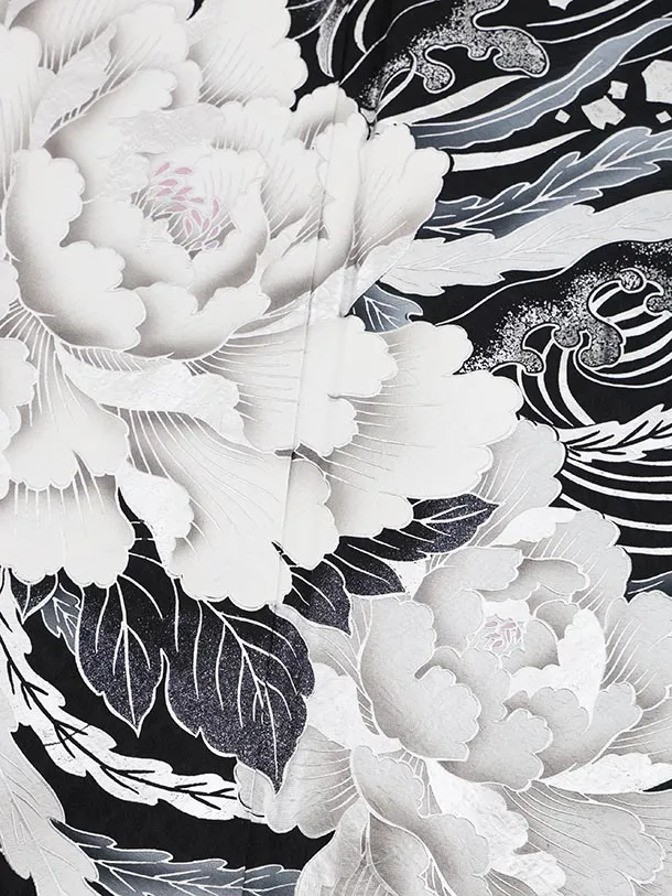 振袖レンタル1549　黒地 銀彩 波に牡丹 龍と鳳凰