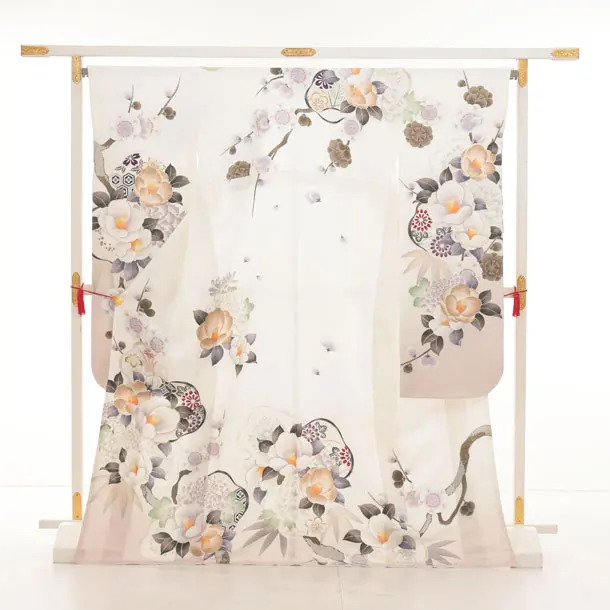 振袖レンタル1552　白地 菊梅椿