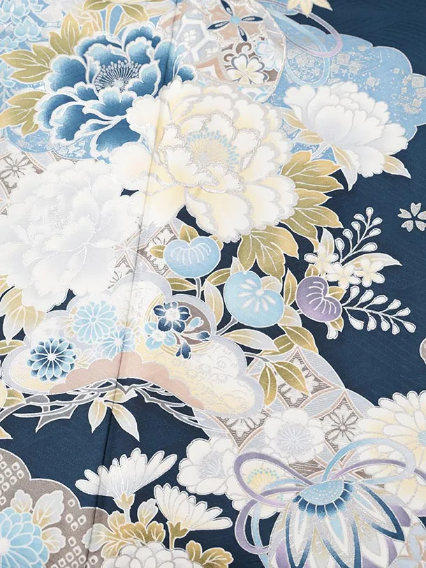 振袖レンタル1567　紺地 まり牡丹四季花