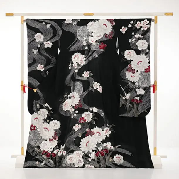 振袖レンタル1586　黒地 花 銀彩