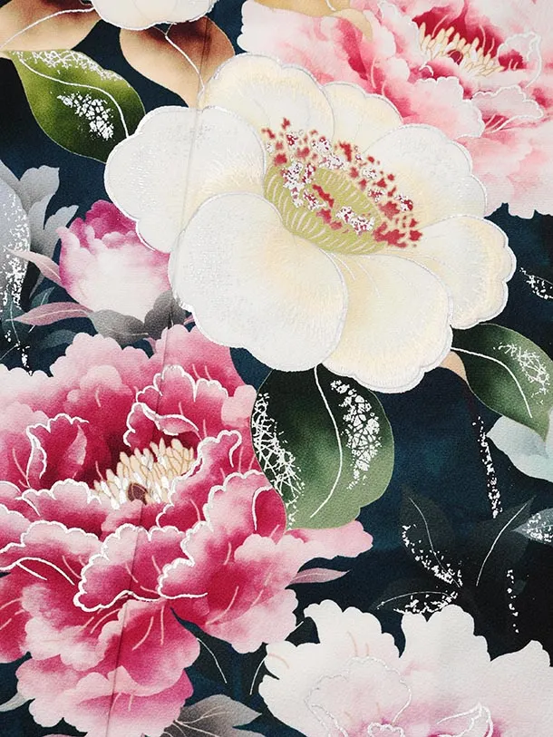 振袖レンタル1594　黒地 椿ぼたん