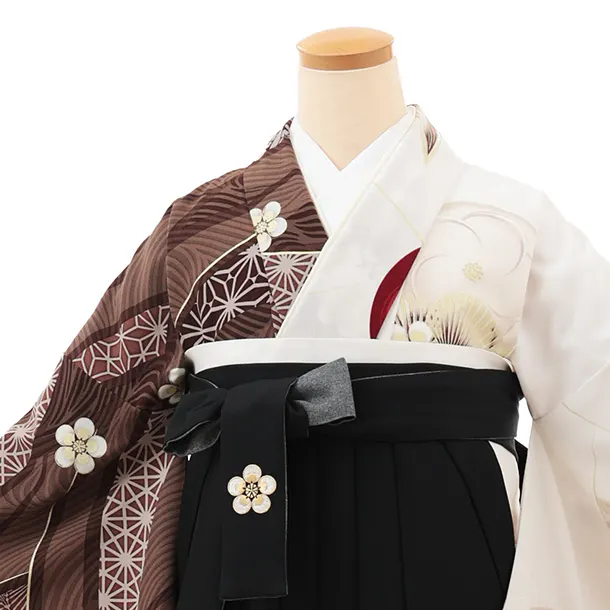 卒業袴T103　JAPAN STYLE 茶白片身替り梅椿×黒