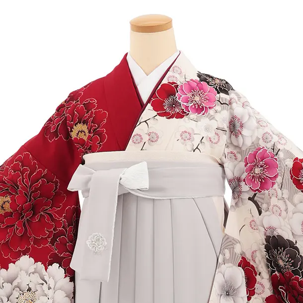 卒業式袴T454 華徒然 赤クリーム片身替りぼたん × うすグレー