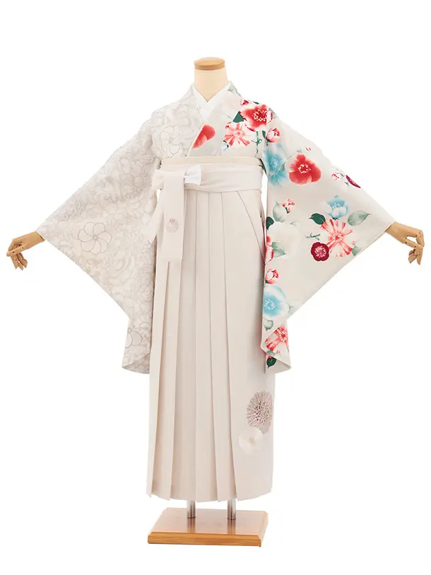 卒業式袴T477 JAPAN STYLE ベージュ片身替り椿 × アイボリー