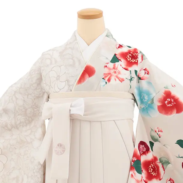 卒業式袴T477 JAPAN STYLE ベージュ片身替り椿 × アイボリー