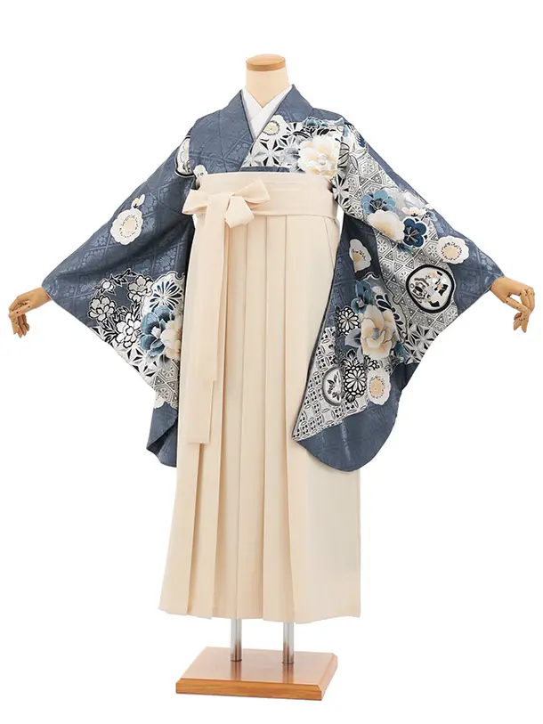 【ふくよかサイズ】卒業式袴T496 グレー古典雪輪椿 × クリーム