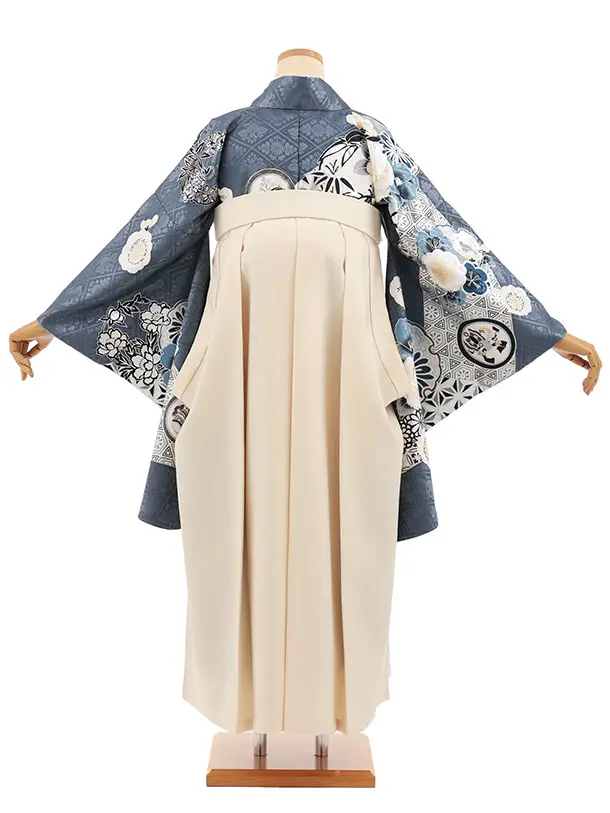 【ふくよかサイズ】卒業式袴T497 グレー古典雪輪椿 × クリーム