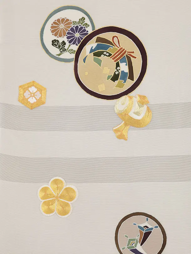 男児産着 お宮参りレンタル2951【正絹】伝産京友禅 薄グレー金コマ刺繍に丸紋