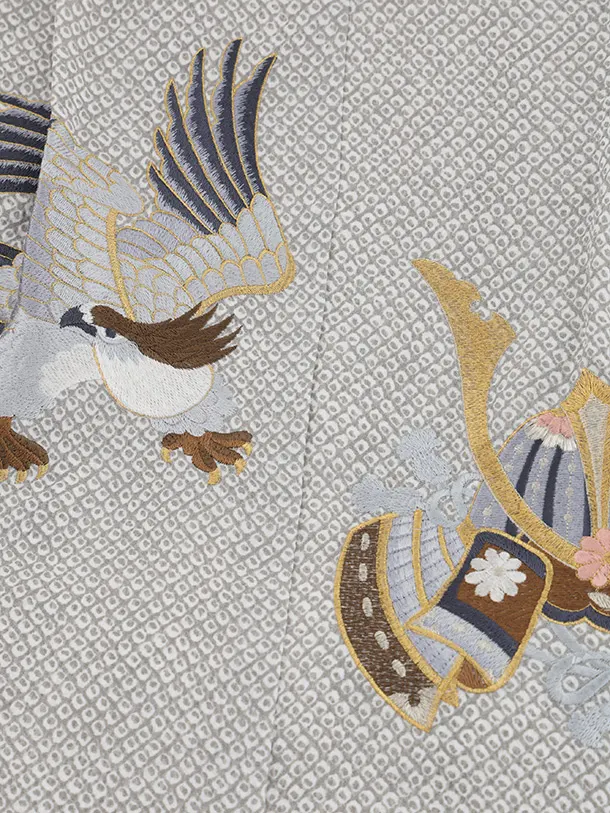 かんたん七五三(5歳男袴)N076 グレージュ 疋田柄 刺繍鷹 兜×白黒ぼかし
