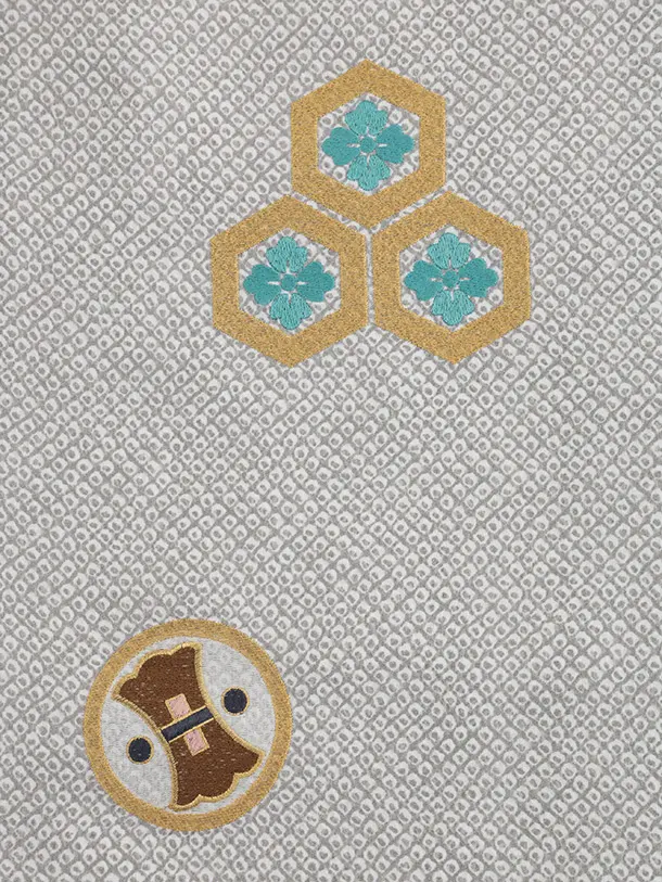 かんたん七五三(5歳男袴)N076 グレージュ 疋田柄 刺繍鷹 兜×白黒ぼかし