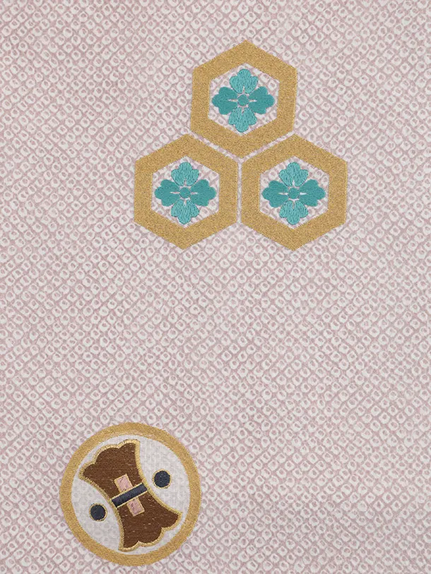 かんたん(5歳袴)N079 ピンクベージュ疋田柄刺繍鷹 兜×シルバーグレー亀甲