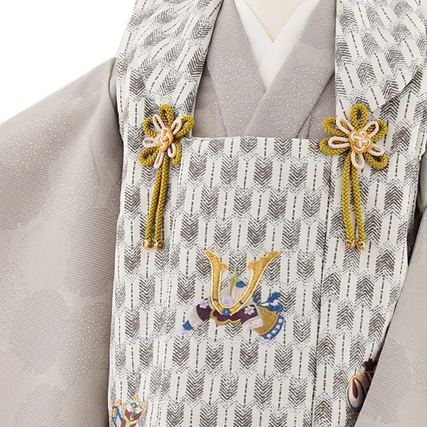 七五三レンタル(3歳男児被布)W444 白矢柄刺繍兜×グレー雪輪