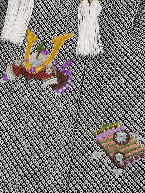 七五三レンタル(3歳男児被布)W557【正絹】黒疋田柄 刺繍兜×紺地ドット