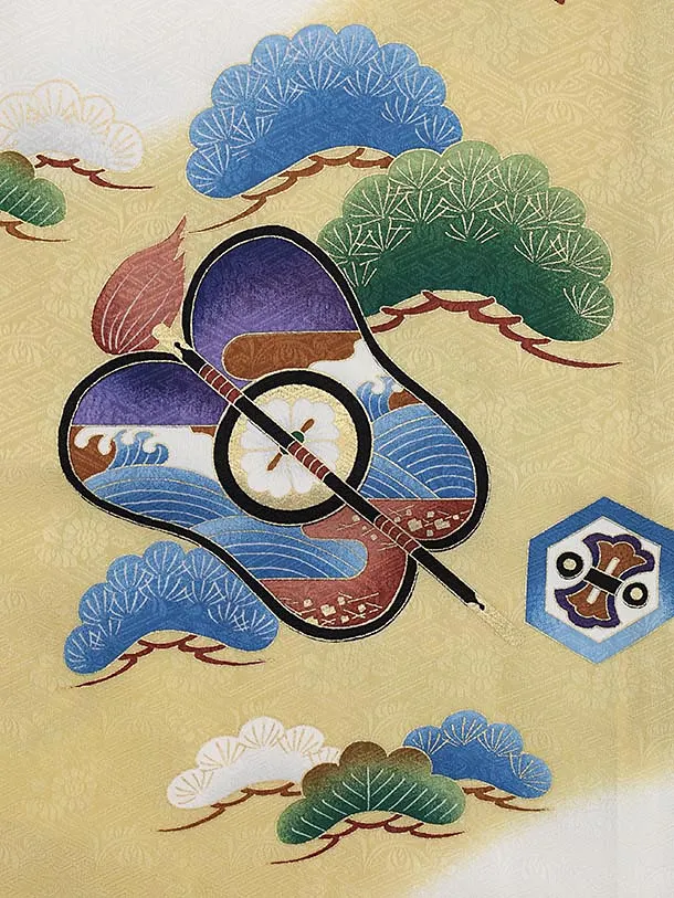 七五三レンタル(3歳男児被布)W560【正絹】ベージュ刺繍鷹×白 吉祥文様