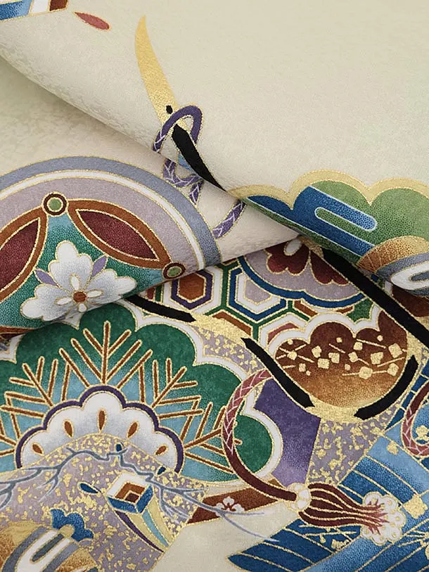 七五三レンタル(3歳男児被布)W562【正絹】ベージュ刺繍兜×ヒワ色 吉祥文様