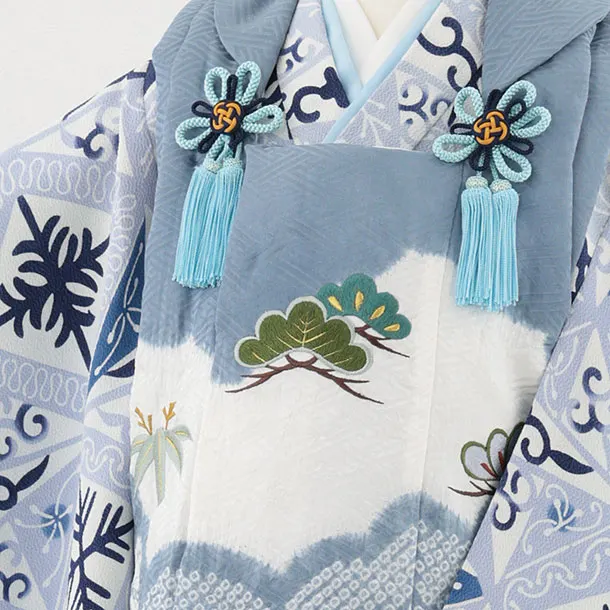 七五三(3歳)W594 (正絹)グレー松刺繍×栗山工房 和染紅型 白地タパ模様