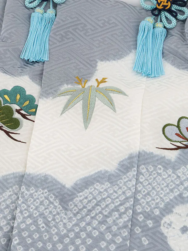 七五三(3歳)W595  (正絹)グレー松×栗山工房 和染紅型 ベージュ雲取花