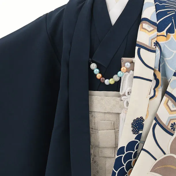 かんたん(3.4歳男児袴)W616 薄ベージュ 菊椿 片身替り×ベージュラメ