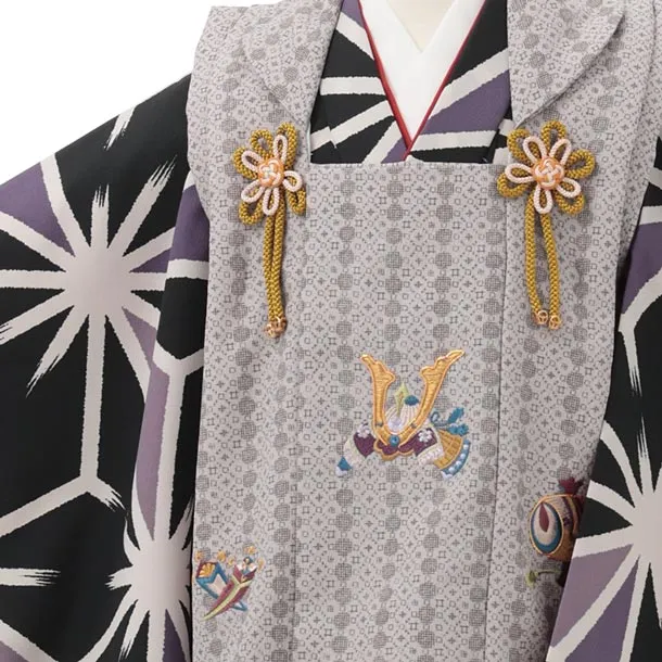 七五三レンタル(3歳男児被布)W746 グレー 刺繍兜×黒変わり麻の葉柄