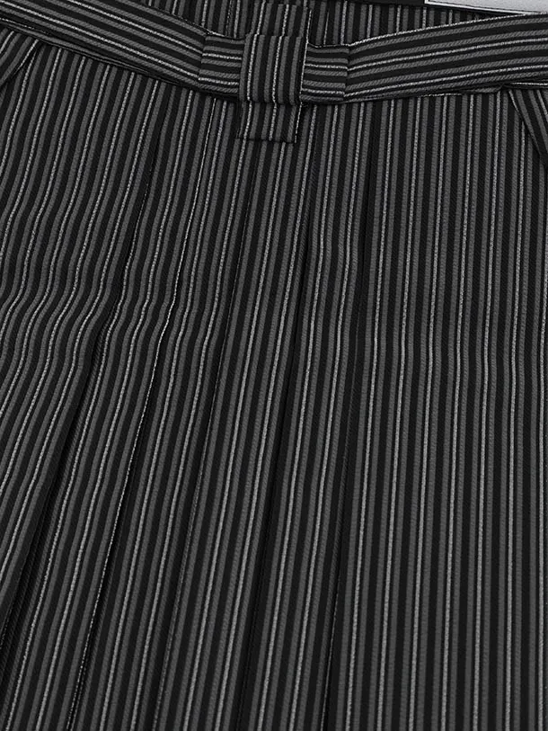 かんたん七五三(5歳男袴)X663 LOWRYS FARM 黒地 雲に白鷹×黒縞