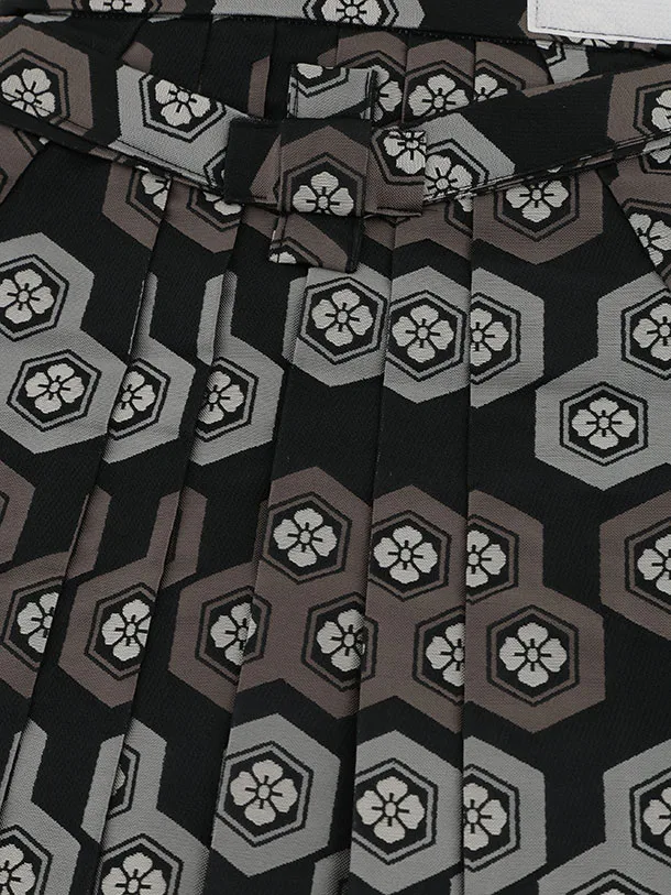 かんたん七五三(5歳男袴)X870  赤地扇絵に鷹×黒亀甲