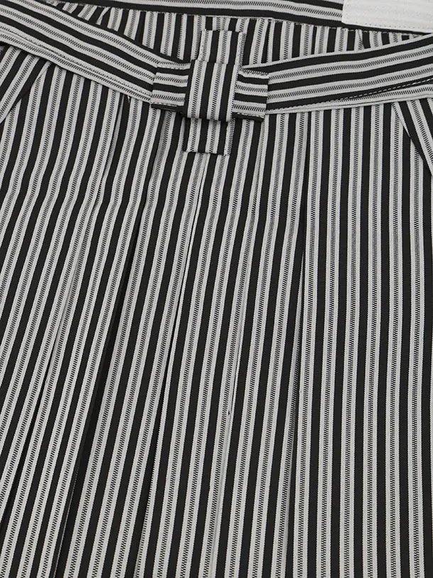 かんたん七五三(5歳男袴)X887 白地裾黒吉祥文様鷹×黒縞袴