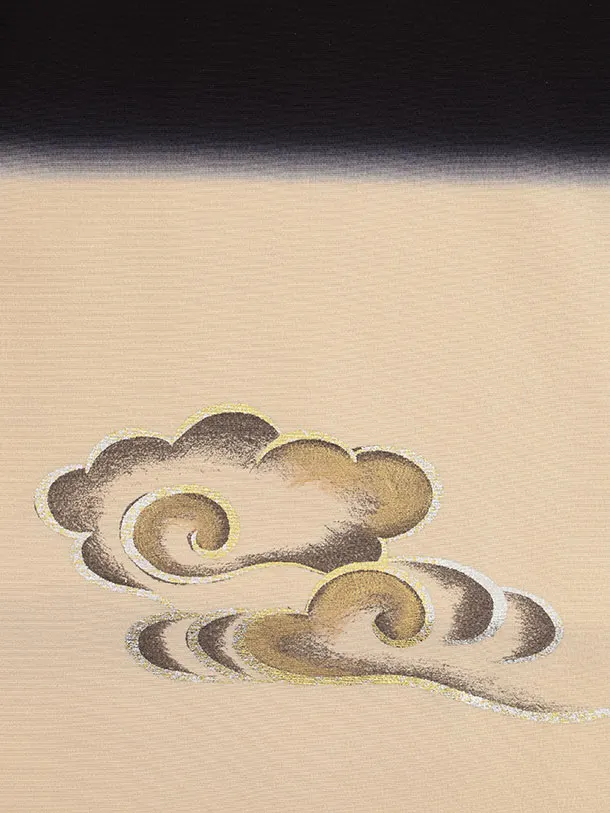 七五三(5歳男袴)X889 【高級正絹】黒ベージュ流雲に刺繍二羽鷹×ゴールド菱