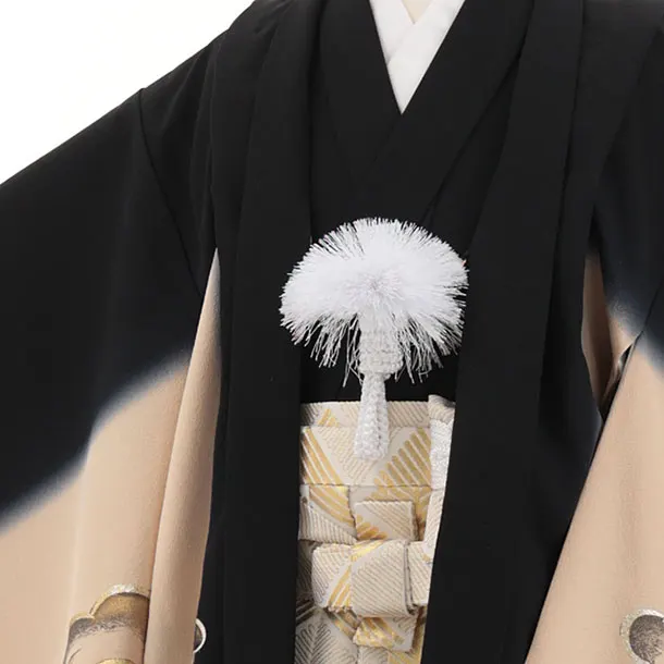 七五三(5歳男袴)X889 【高級正絹】黒ベージュ流雲に刺繍二羽鷹×ゴールド菱