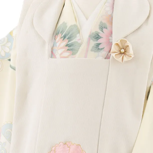 七五三レンタル(3歳女児被布)4904 ベージュ刺繍花×薄黄色薬玉