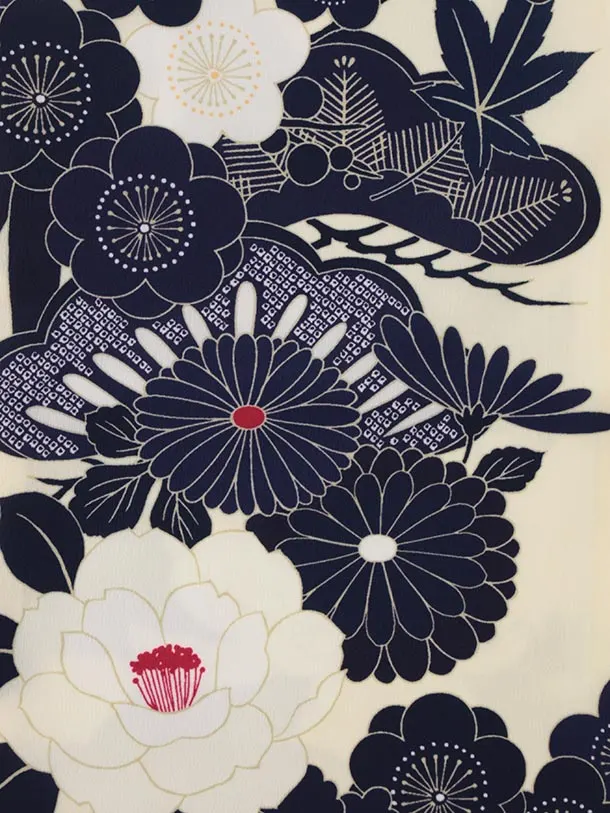 七五三レンタル(3歳女児被布)4927 アイボリー菊×白地牡丹に松竹梅