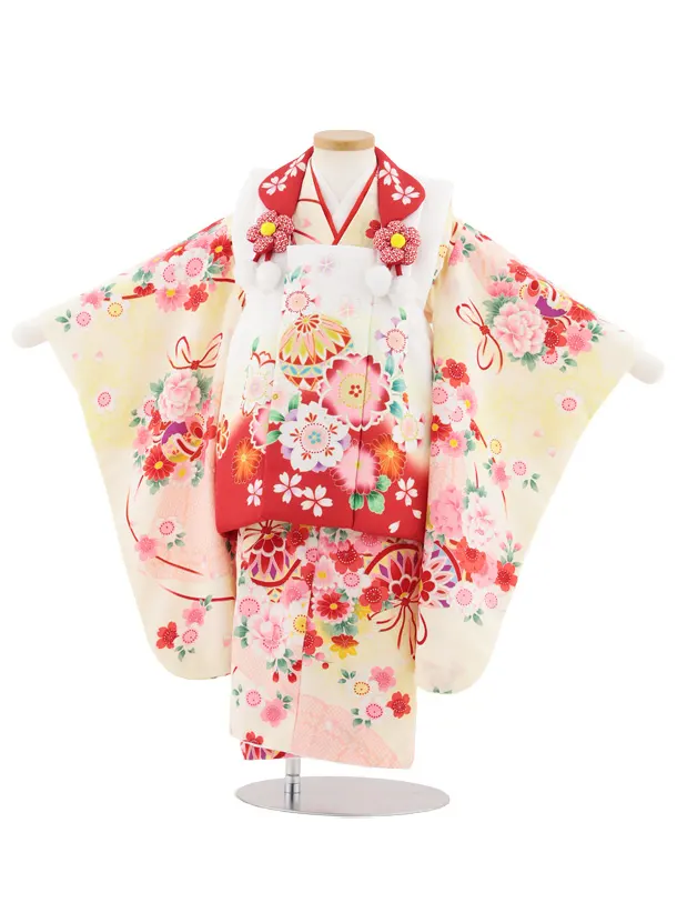 七五三レンタル(3歳女児被布)S068 白地 鞠 桜×薄黄色薬玉