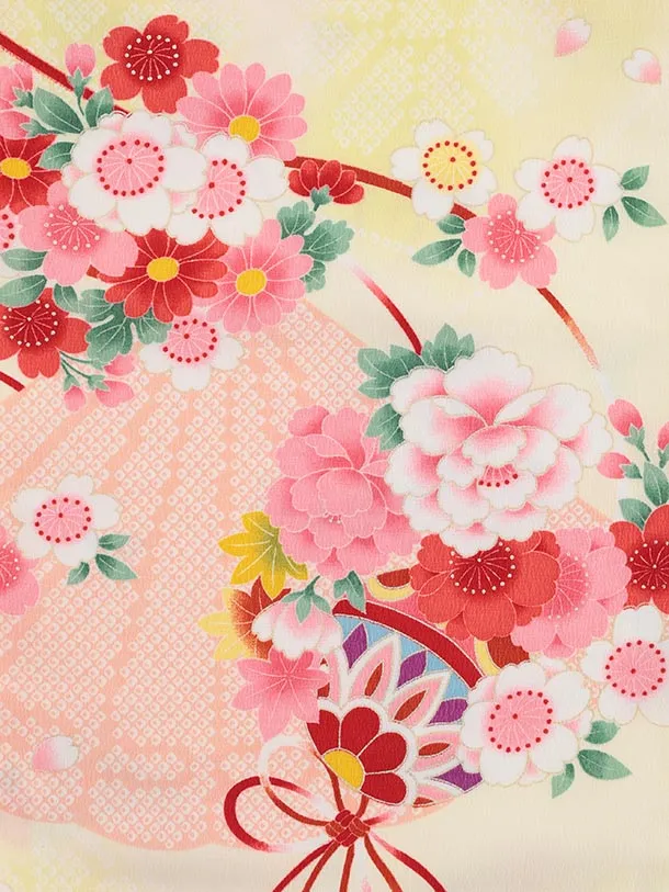 七五三レンタル(3歳女児被布)S068 白地 鞠 桜×薄黄色薬玉