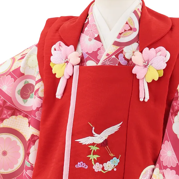 七五三レンタル(3歳女児被布)S112 式部浪漫 赤刺繍鶴×ローズピンク花と丸紋