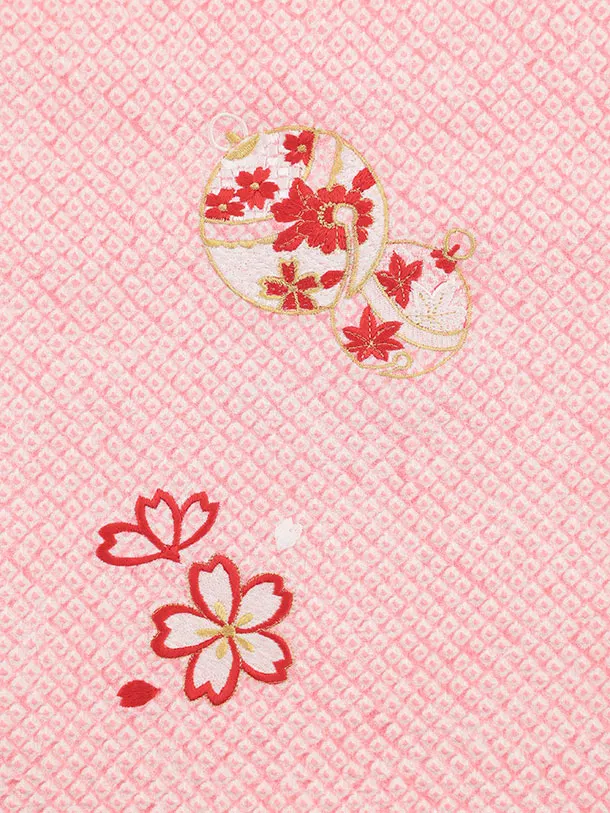 七五三レンタル(3歳女児被布)S127【正絹】白刺繍赤鈴×ピンク絞り刺繍鈴