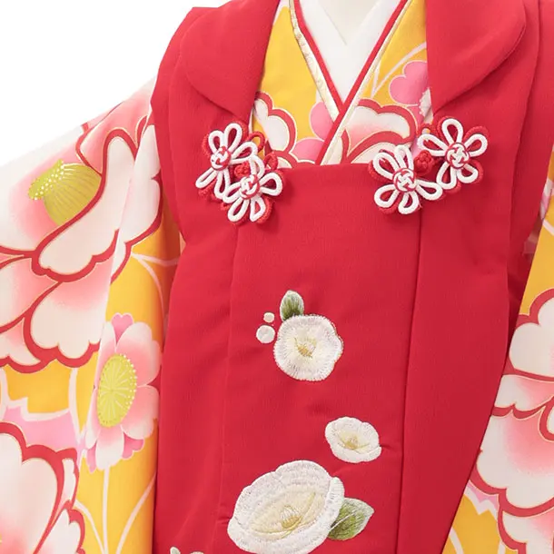 七五三レンタル(3歳女児被布)S159 赤 刺繍 椿×黄色 桜 椿