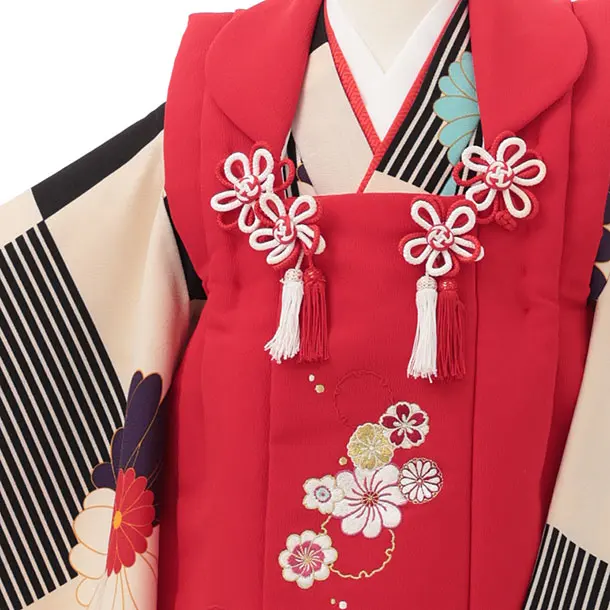七五三レンタル(3歳女児被布)S164 赤 刺繍雪輪×クリーム 市松 菊