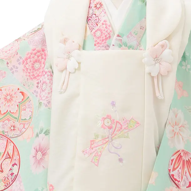 七五三(3歳女児)S295 式部浪漫 オフ白刺繍花熨斗×ヒワ色熨斗に鞠 菊