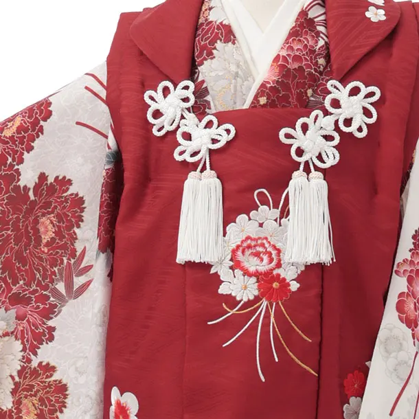 七五三レンタル(3歳女児被布)S302 赤 刺繍薬玉 × 白地 赤 薬玉牡丹
