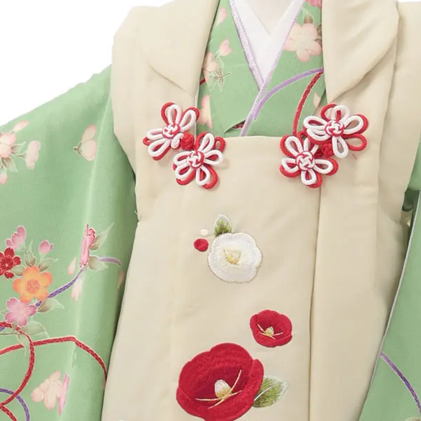 七五三レンタル(3歳女児被布)S307 ベージュ 刺繍椿×グリーン地 古典花