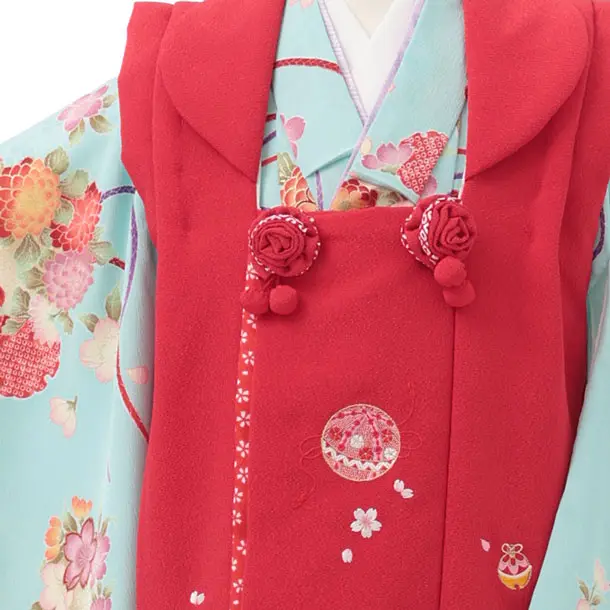 七五三レンタル(3歳女児被布)S309 赤地 刺繍まり×水色 古典花