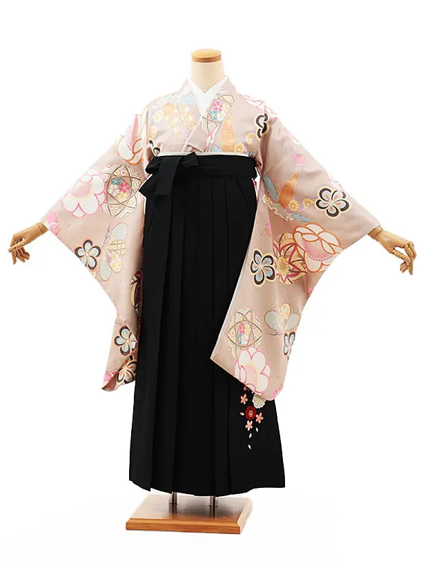 小学生卒業式略式袴(女の子) Z463 ベージュ 鞠に松竹梅×黒桜