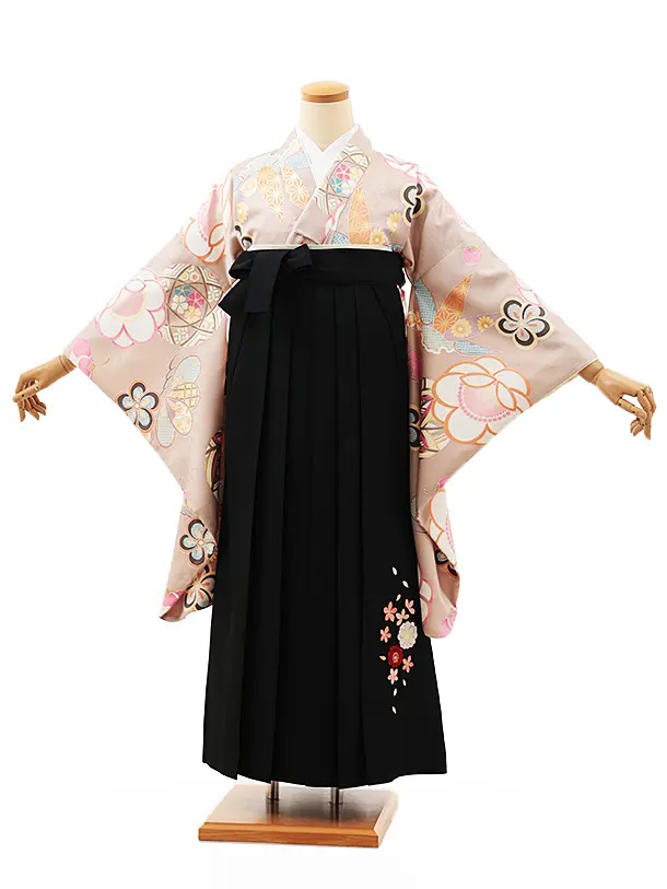 小学生卒業式略式袴(女の子) Z463 ベージュ 鞠に松竹梅×黒桜