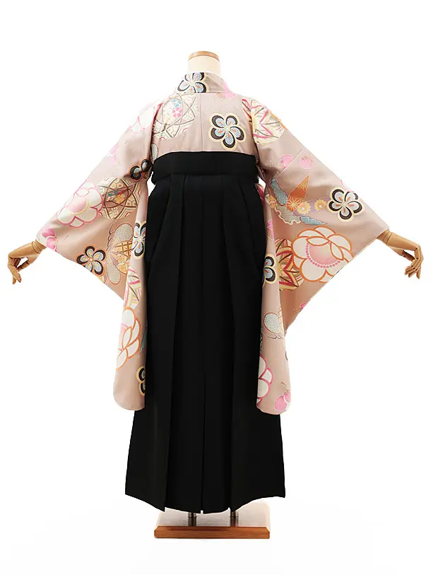 小学生卒業式略式袴(女の子) Z463 ベージュ 鞠に松竹梅×黒桜