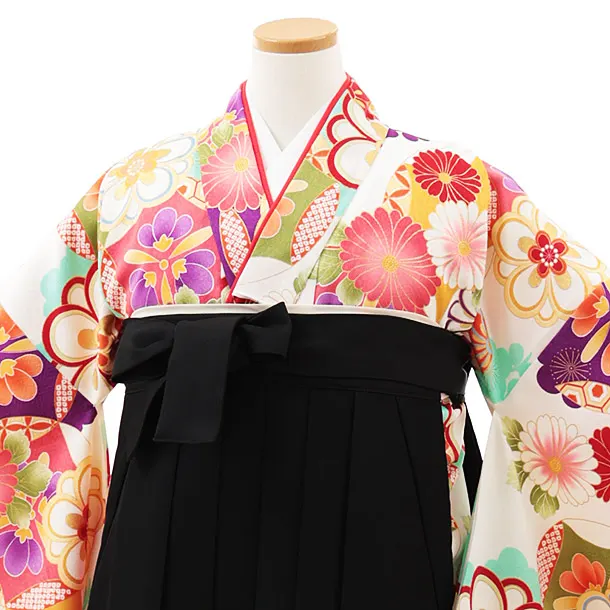 小学生卒業式略式袴(女の子) Z497 白 古典花づくし×黒椿