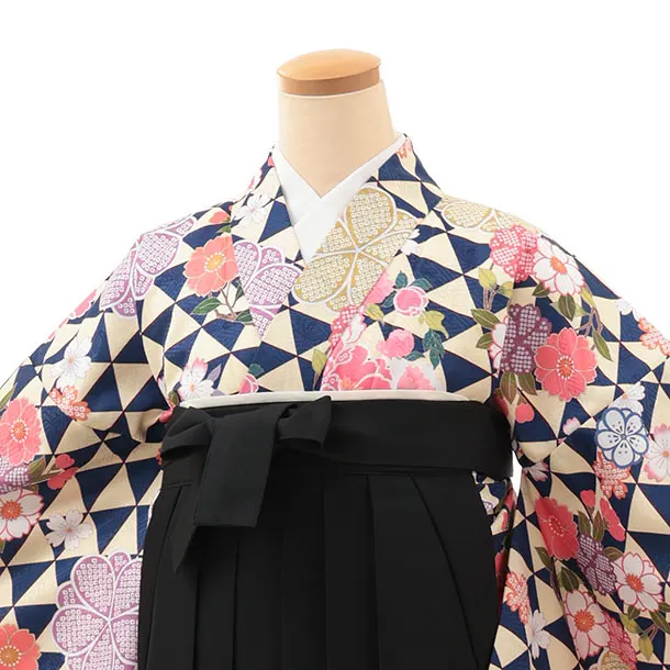 小学生卒業式略式袴(女の子) Z627 紺クリームうろこ花×黒桜